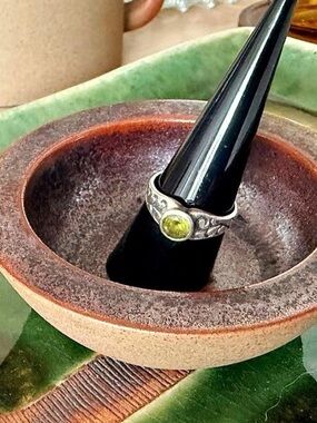 Sterling Silver Green Gemstone vine Ring size 8